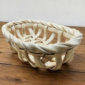 VTG Twisted/Overlapping Ceramic/Pottery Bread Or Fruit Bowl